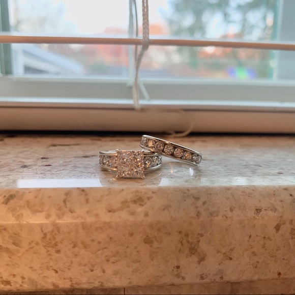 SOLD ✨Diamond 2 piece set - Picture 3 of 7